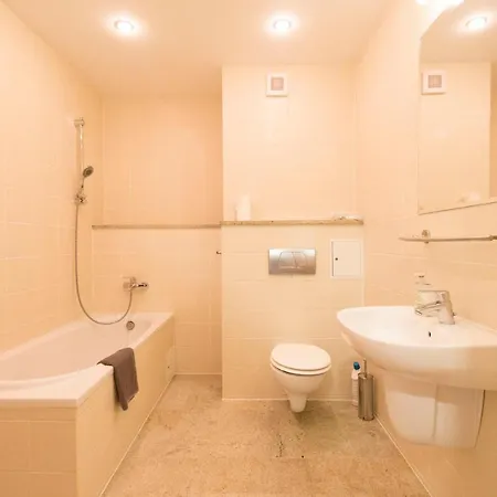 Happy Estate - Trakt Kupiecki * ヴロツワフ